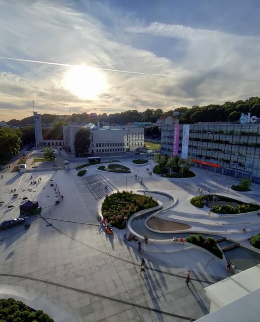 Business Leader Center aikštė dieną